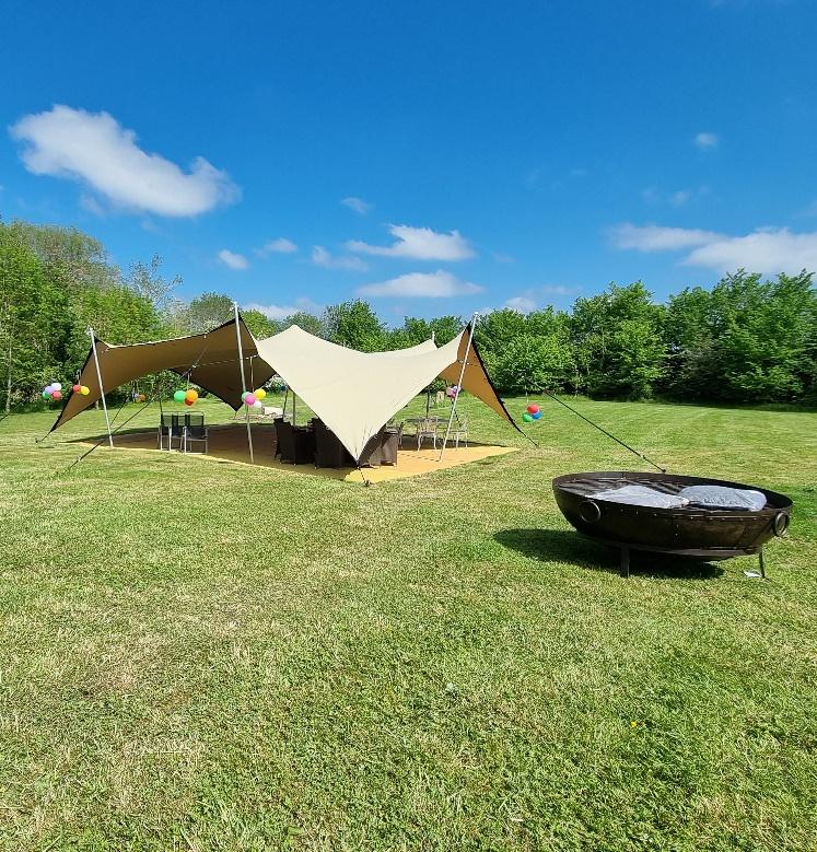 Wedding stretch tent. Chill out area