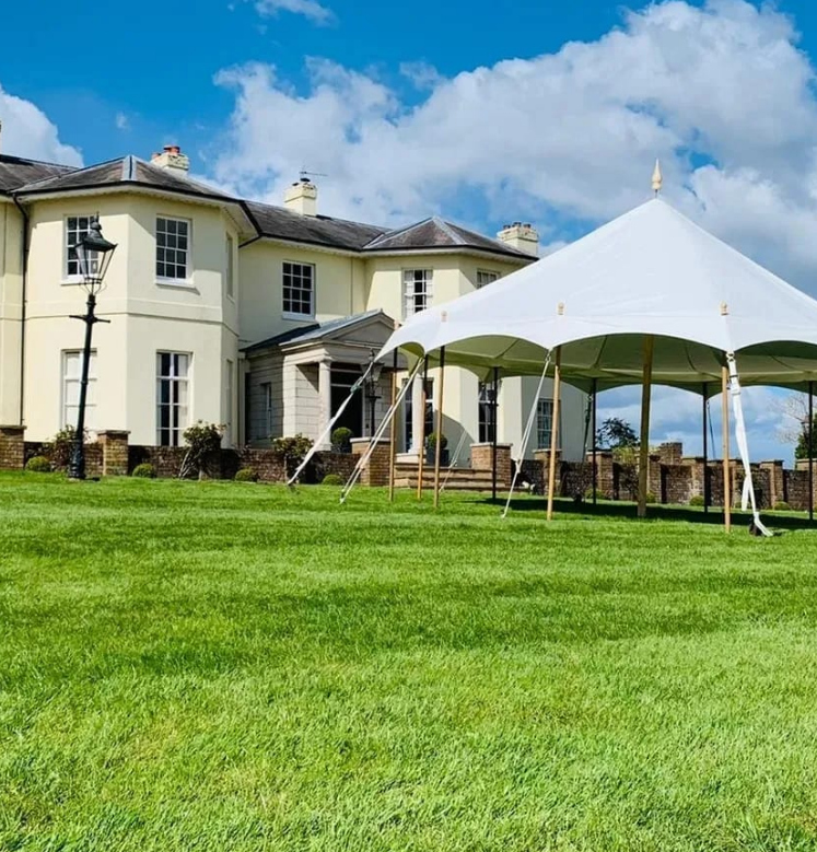 20ftx20ft Round Petal Pole Marquees for Hire | Fairytale Marquees | Available in Bedfordshire, Hertfordshire, Buckinghamshire and Cambridgeshire